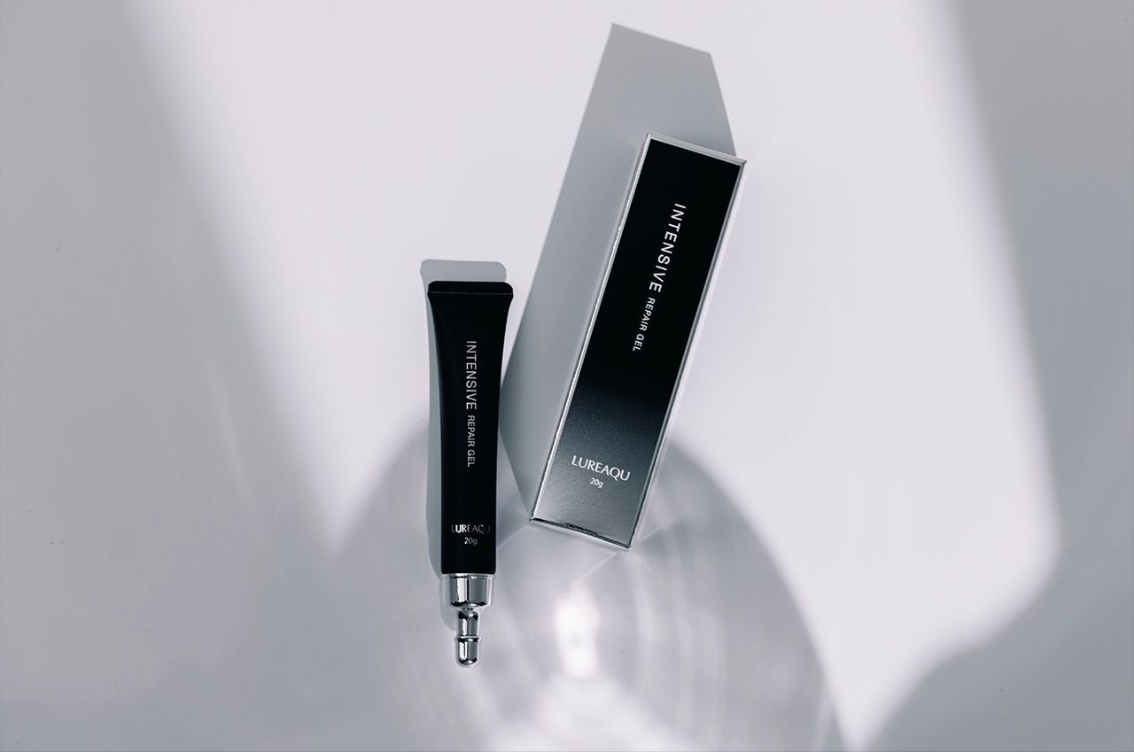 繊細なパーツに若々しい印象のうるおいを与える美容ポイントジェル。