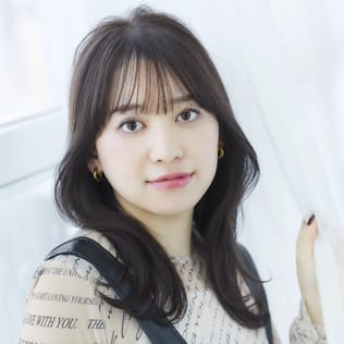 涼しげなブルーと柔らかいベージュの質感でくすみ感を演出した“ブルージュ”