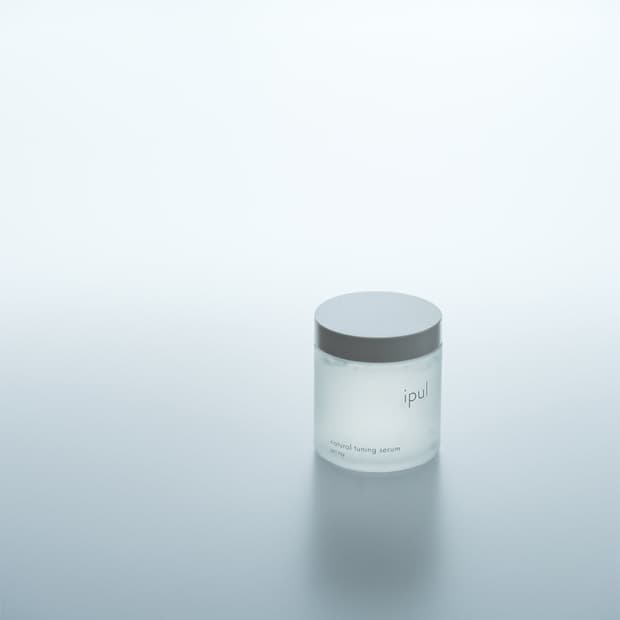 美容液発想で｢ベタつき｣ ｢ボリューム減｣に悩む大人女性へ捧ぐ。『イプル ナチュラルチューニングセラム』徹底解説